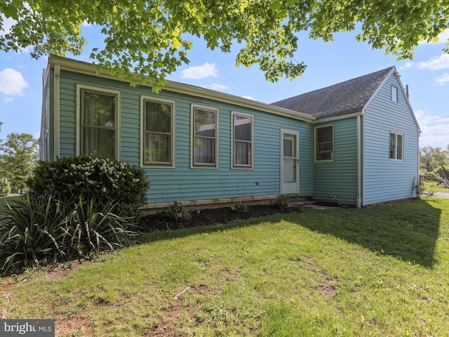4126 Coseytown Rd, Greencastle, PA 17225 - view of front of house featuring a front yard and a shingled roof