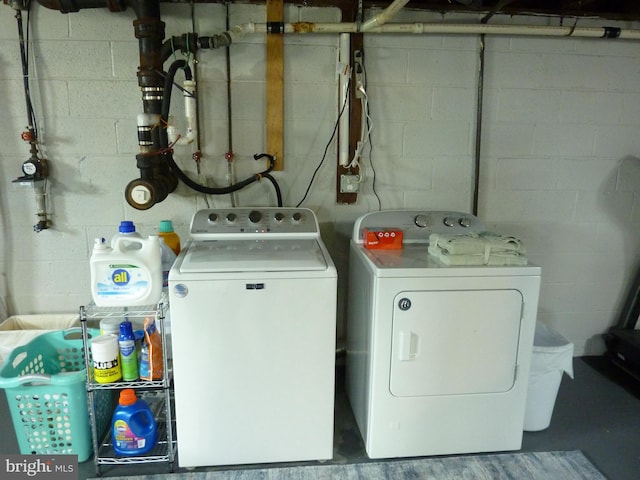 826 S Dupont Blvd, Smyrna, DE 19977 - laundry room with independent washer and dryer and concrete block wall