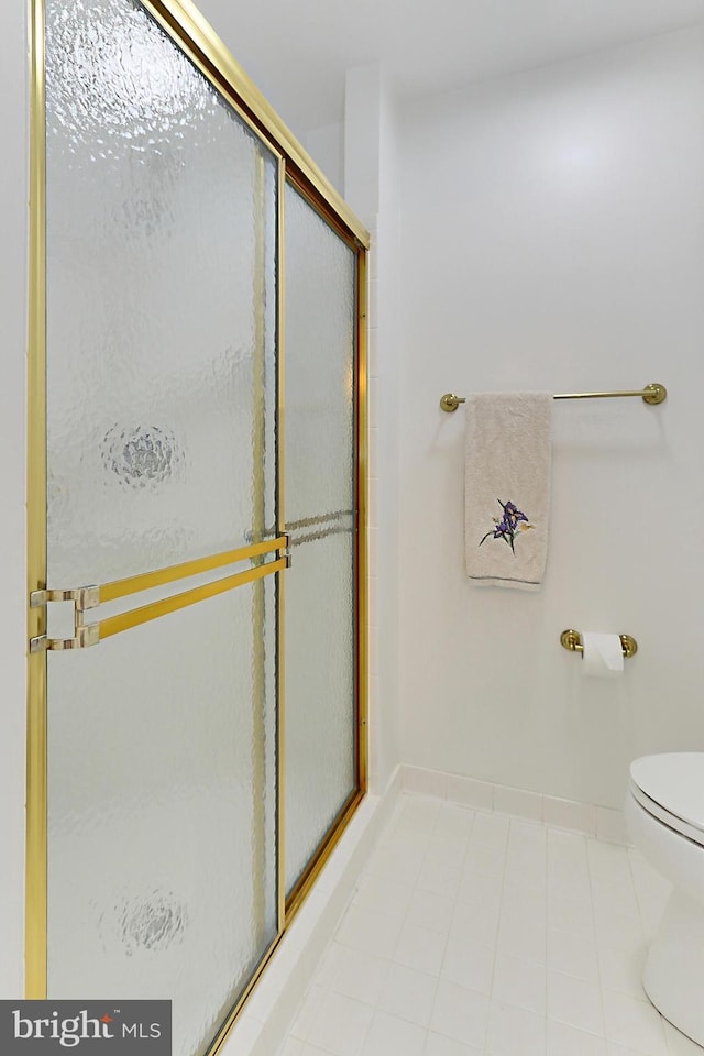 8265 Private Ln, Annandale, VA 22003 - full bathroom featuring a shower with shower door, toilet, and tile patterned floors