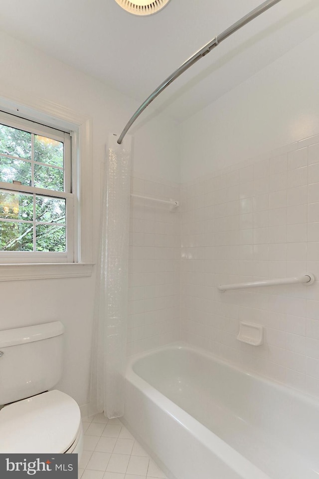 8265 Private Ln, Annandale, VA 22003 - full bathroom featuring tile patterned floors, toilet, and shower / bath combination with curtain