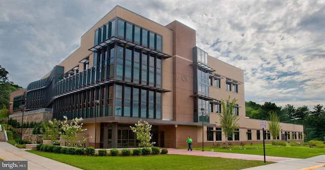 8265 Private Ln, Annandale, VA 22003 - view of building exterior