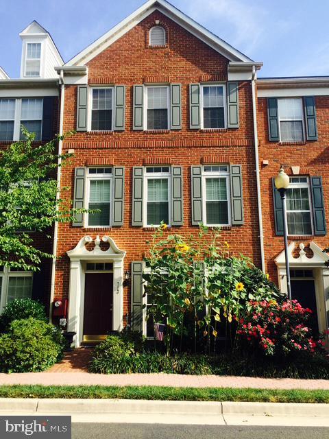 713 Norfolk Ln, Alexandria, VA 22314 - view of front of home featuring brick siding