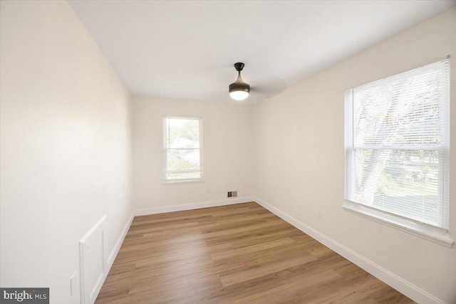 unfurnished room with light wood-type flooring, baseboards, and ceiling fan