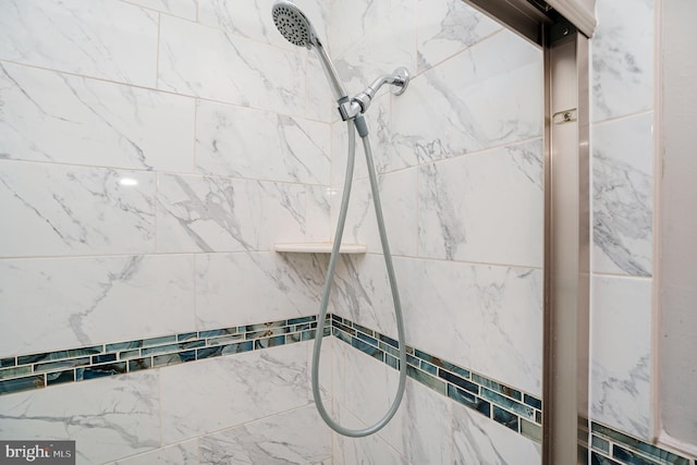 128 Linton St, Philadelphia, PA 19120 - bathroom with tiled shower