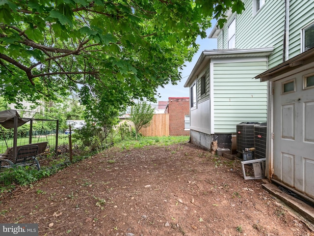 19 W Jackson St, Front Royal, VA 22630 - view of yard with fence and cooling unit