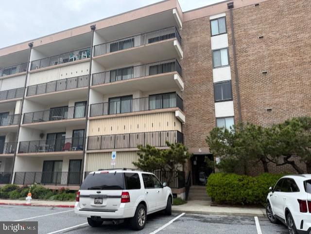 72nd St Unit 35, Ocean City, MD 21842 - view of apartment building / complex featuring uncovered parking