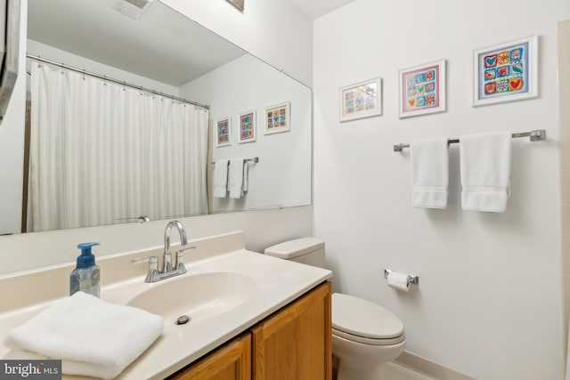 1276 Mason Mill Ct, Herndon, VA 20170 - bathroom featuring toilet, vanity, baseboards, and curtained shower