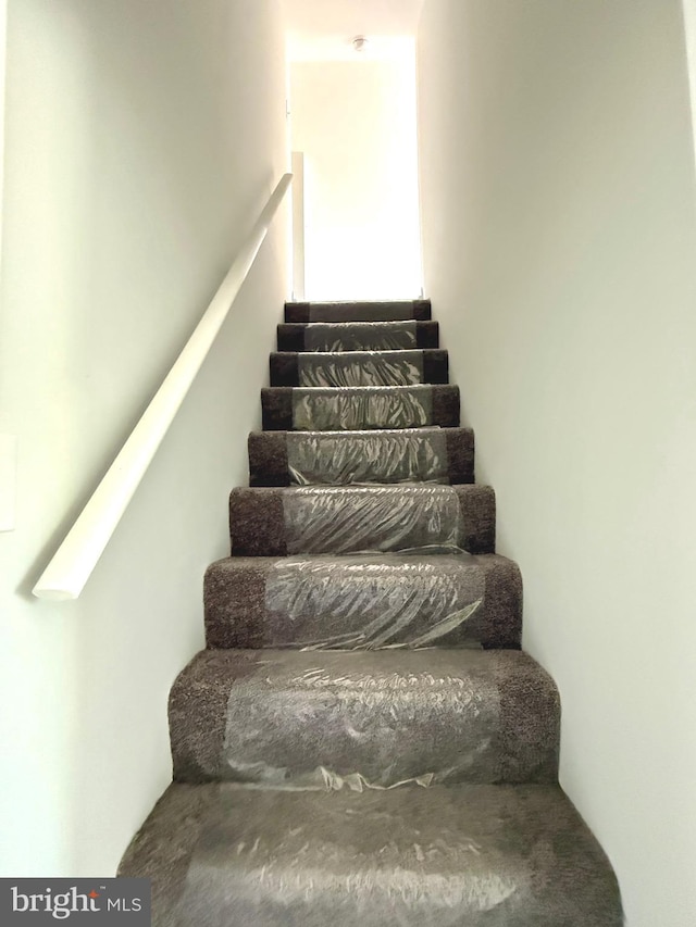 20 Flying Dove Ln, Hedgesville, WV 25427 - view of stairs