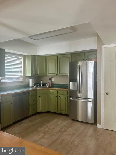 2513 Oakley Pl, Pennsauken, NJ 08109 - kitchen featuring green cabinetry, stainless steel appliances, a sink, and light wood-type flooring
