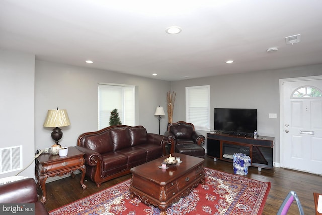 living area with wood finished floors and recessed lighting