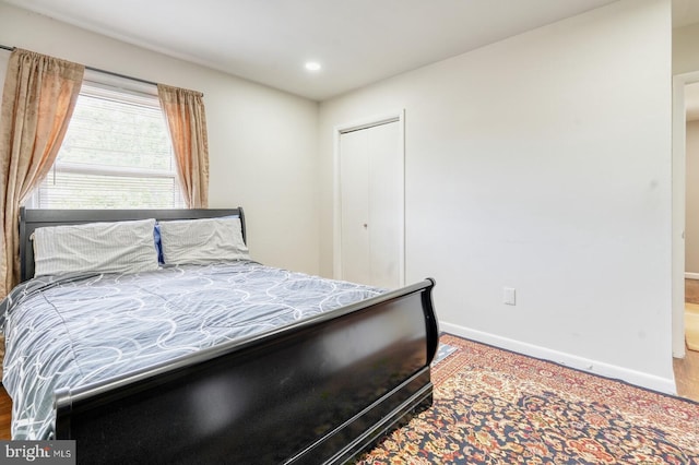 bedroom featuring baseboards, recessed lighting, and a closet