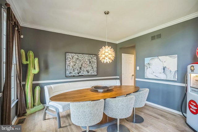 22 Sawgrass Dr, Mount Holly, NJ 08060 - dining area featuring wood finished floors, crown molding, and baseboards