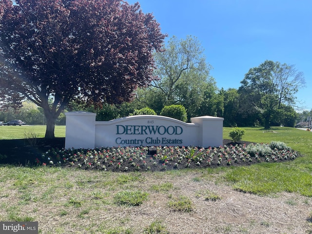 22 Sawgrass Dr, Mount Holly, NJ 08060 - community sign with a yard