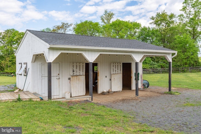 view of outdoor structure featuring an outdoor structure