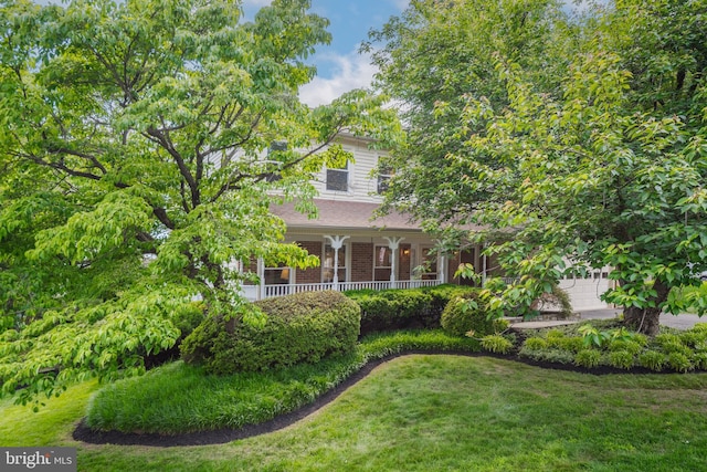 8 Botany Ct, North Potomac, MD 20878 - view of front of property featuring a front yard and a porch