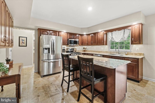 2218 W Greenleaf Dr W, Frederick, MD 21702 - kitchen featuring appliances with stainless steel finishes, a sink, a kitchen bar, a kitchen island, and baseboards