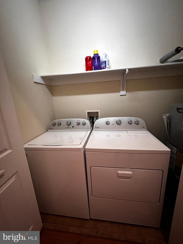 331 Lora Dr, Woodstock, VA 22664 - laundry room with washer and dryer and water heater