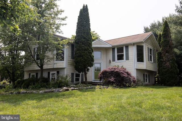 1158 Custer Dr, Auburn, PA 17922 - split foyer home with a front yard