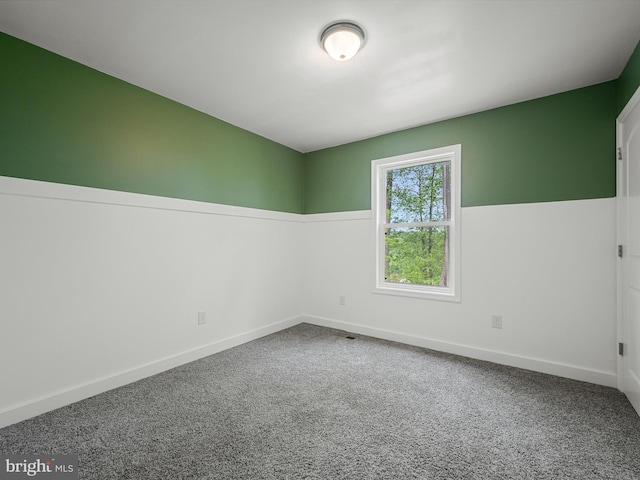 433 Tulip Poplar Dr, Linden, VA 22642 - carpeted empty room featuring baseboards