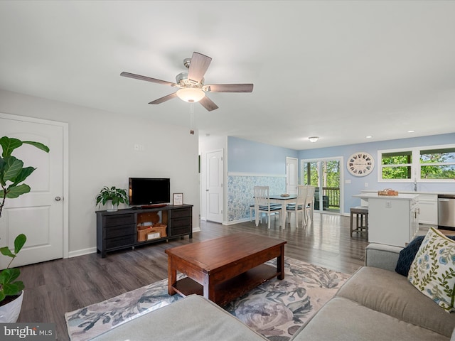 433 Tulip Poplar Dr, Linden, VA 22642 - living room featuring wood finished floors, baseboards, ceiling fan, and recessed lighting