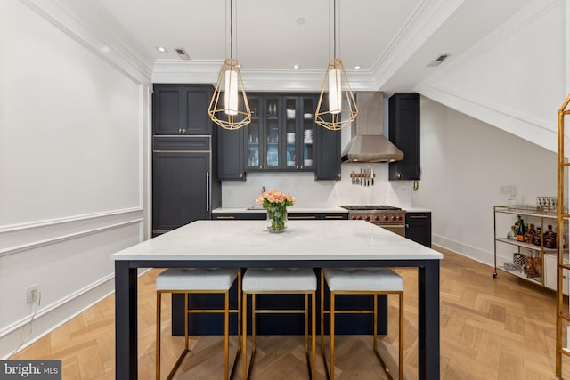 dining space with crown molding, recessed lighting, and baseboards