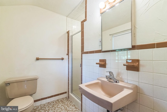 800 Little Shiloh Rd, West Chester, PA 19382 - full bath with a sink, a stall shower, toilet, tile walls, and lofted ceiling