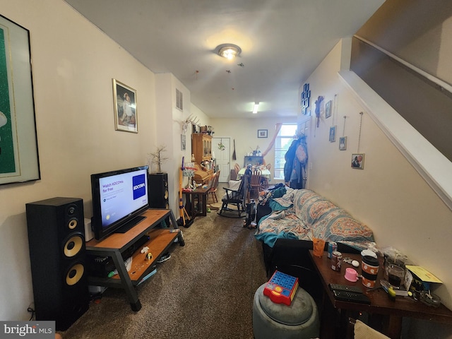 321 E 21st St, Baltimore, MD 21218 - view of carpeted living room