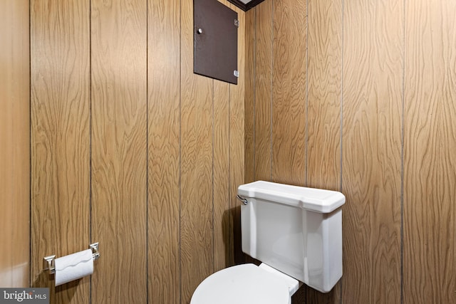3142 Yorkway, Baltimore, MD 21222 - bathroom with wooden walls