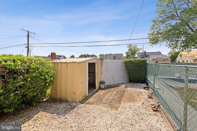 3142 Yorkway, Baltimore, MD 21222 - view of yard featuring a storage shed