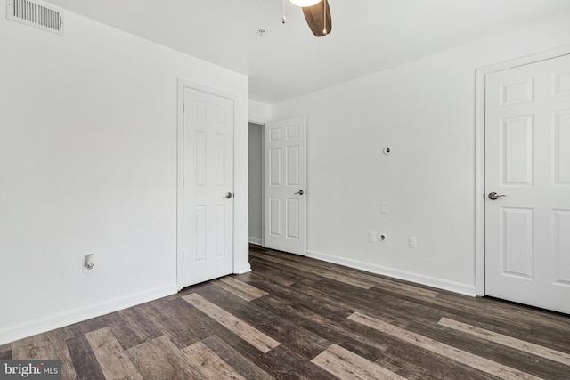 unfurnished bedroom featuring wood finished floors, baseboards, and a ceiling fan