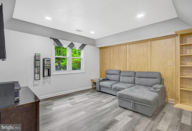 living room with light wood-style floors, recessed lighting, and baseboards