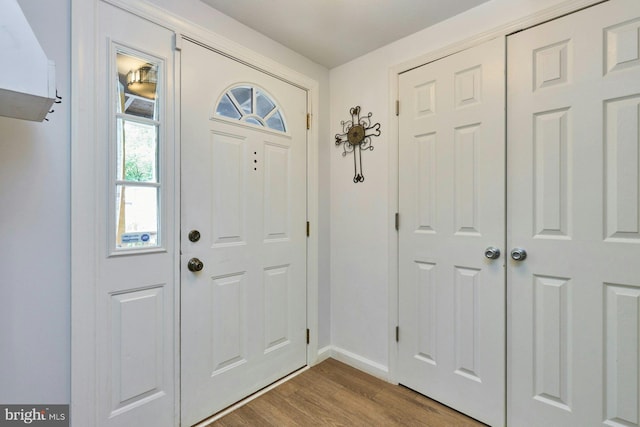 foyer featuring wood finished floors and baseboards