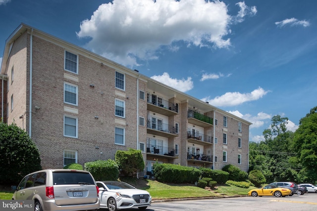 12705 Gordon Blvd Unit 37, Woodbridge, VA 22192 - view of apartment building / complex with uncovered parking