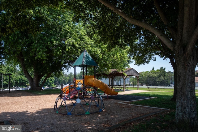 12705 Gordon Blvd Unit 37, Woodbridge, VA 22192 - community jungle gym with a gazebo