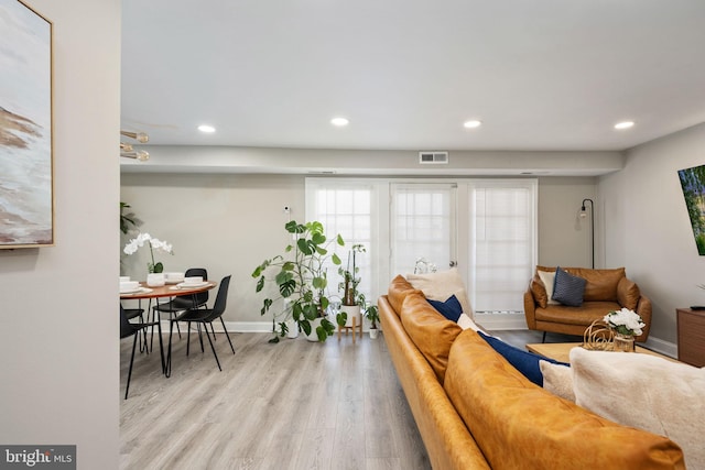 12705 Gordon Blvd Unit 37, Woodbridge, VA 22192 - living area featuring wood finished floors and recessed lighting