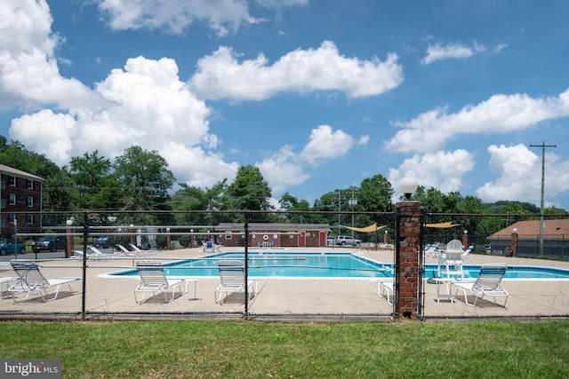12705 Gordon Blvd Unit 37, Woodbridge, VA 22192 - community pool featuring a patio