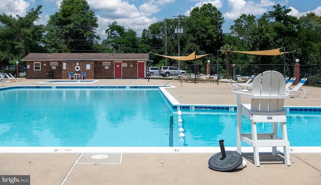 12705 Gordon Blvd Unit 37, Woodbridge, VA 22192 - community pool with a hot tub and a patio area