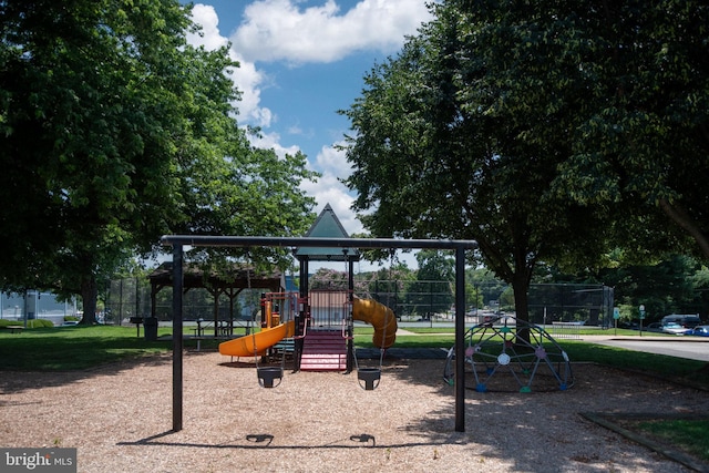 12705 Gordon Blvd Unit 37, Woodbridge, VA 22192 - communal playground with a lawn