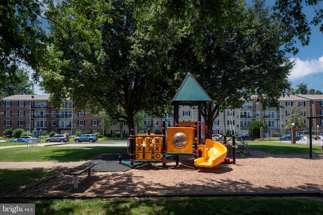 12705 Gordon Blvd Unit 37, Woodbridge, VA 22192 - view of communal playground
