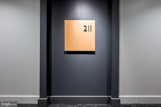 detailed view of baseboards