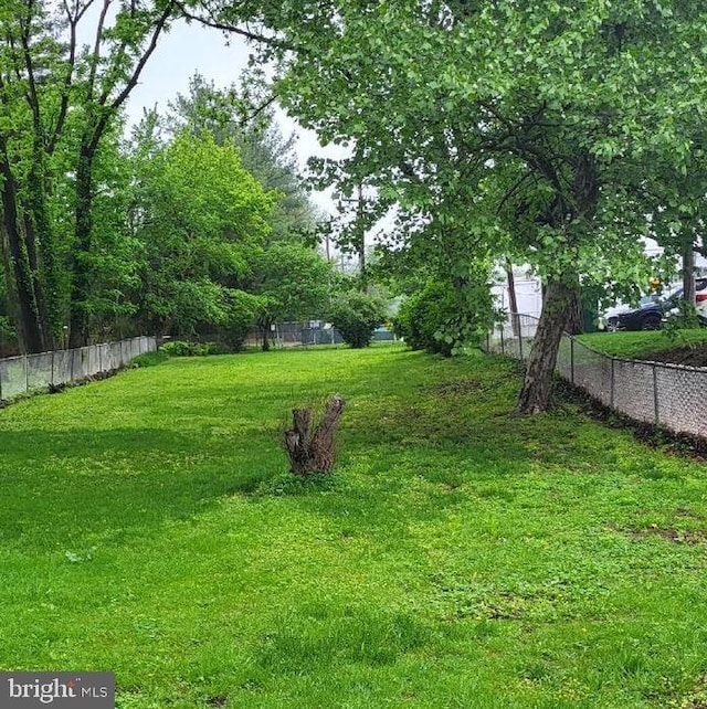 1127 Pawlings Rd, Norristown, PA 19403 - view of yard featuring fence