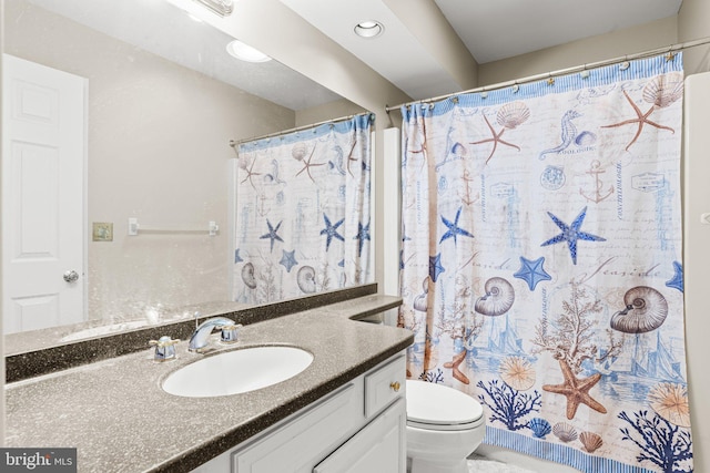 72 Leearden Rd, Hershey, PA 17033 - bathroom with vanity, toilet, curtained shower, and recessed lighting
