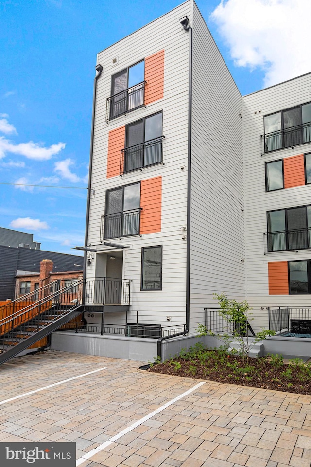 view of front of house featuring uncovered parking