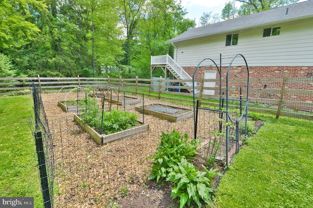 view of yard featuring a vegetable garden