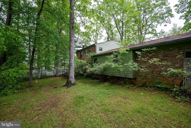 402 Old Courthouse Rd NE, Vienna, VA 22180 - view of grassy yard