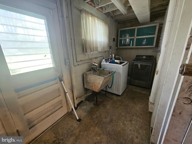 7023 Dolphin Rd, Lanham, MD 20706 - washroom featuring washer and clothes dryer