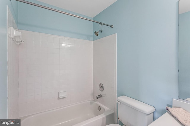 16028 Kings Mountain Rd, Woodbridge, VA 22191 - full bath featuring washtub / shower combination and toilet