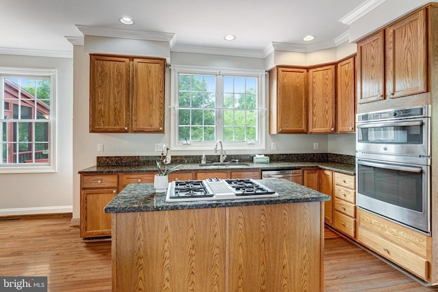 16028 Kings Mountain Rd, Woodbridge, VA 22191 - kitchen featuring appliances with stainless steel finishes, a sink, healthy amount of natural light, light wood-type flooring, and recessed lighting