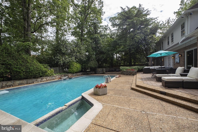 10013 Ormond Rd, Potomac, MD 20854 - view of swimming pool with an outdoor hangout area, a patio area, a pool with connected hot tub, and view of wooded area