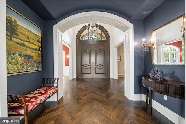 101 Greenspring Rd, Wilmington, DE 19807 - entrance foyer with arched walkways and baseboards